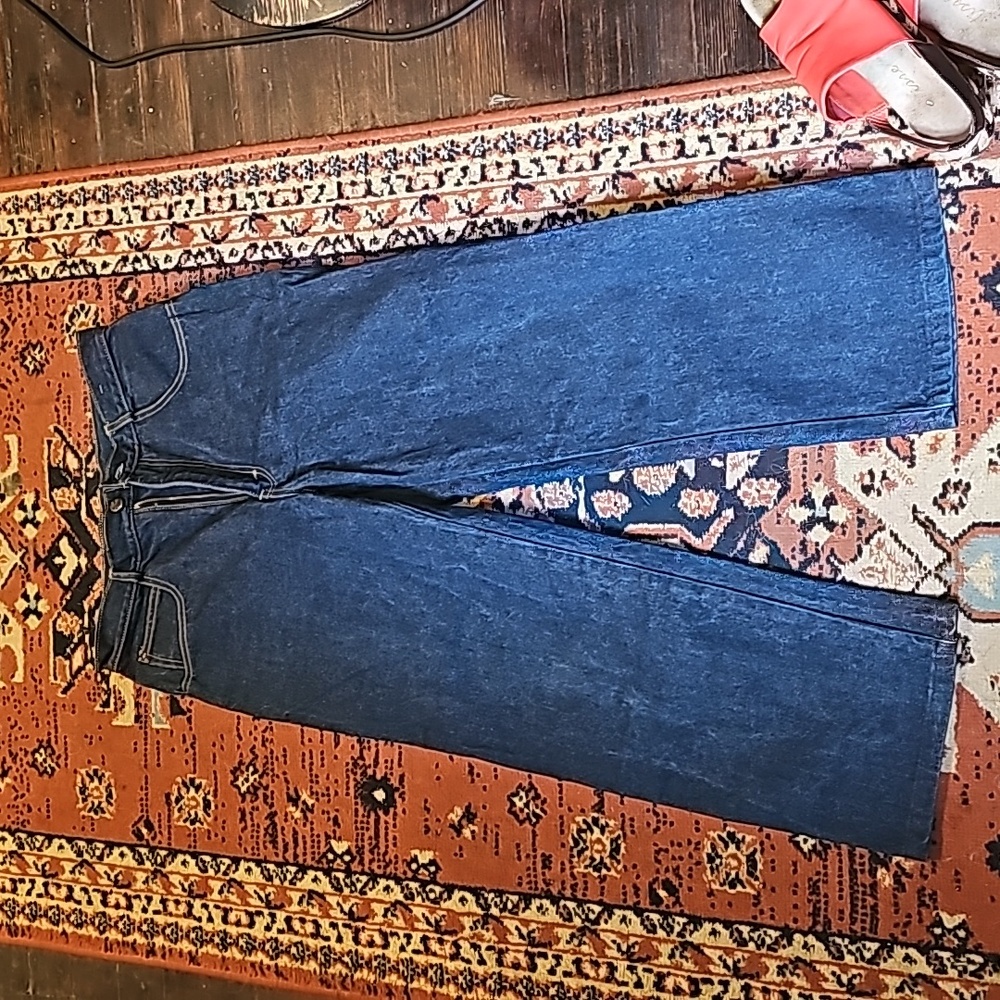 Generra true vintage jeans 28 by 28 Wide Leg. 100% Cotton